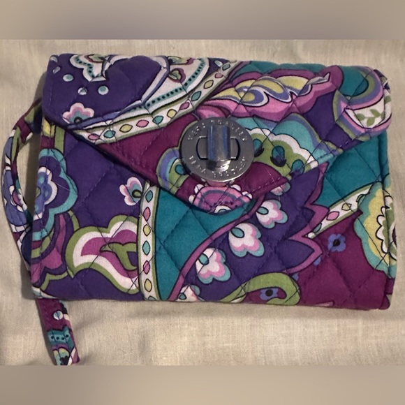 Vera Bradley Handbags - Vera Bradley wallet/wristlet